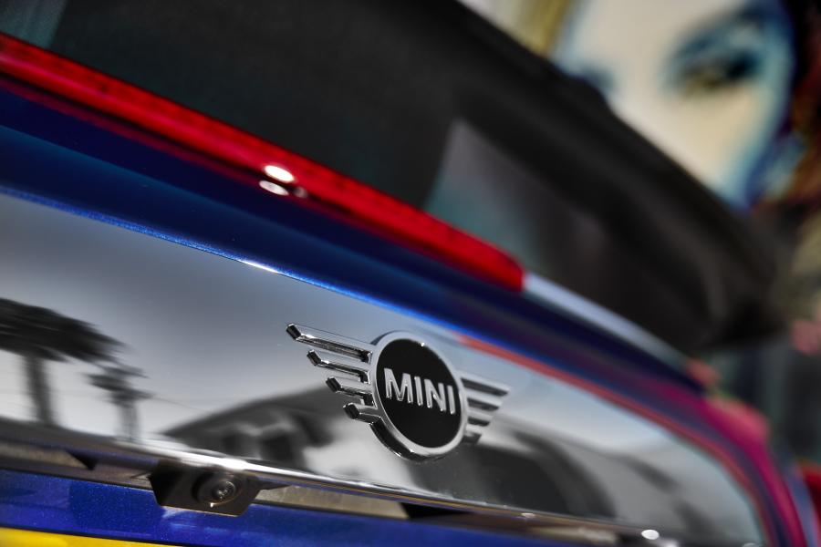 Логотип Mini Cooper S Cabrio (F57) 2018 года  (WW) (фото 54 из 222)